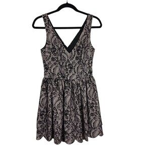 Bebe Evening Dress Nude Lace Sleeveless With Scalloped Hem & V-Neck Size 4 Women